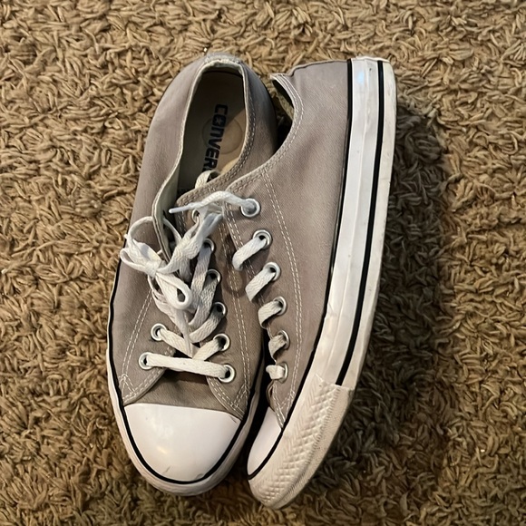 Converse Women’s size 10 - Picture 6 of 7